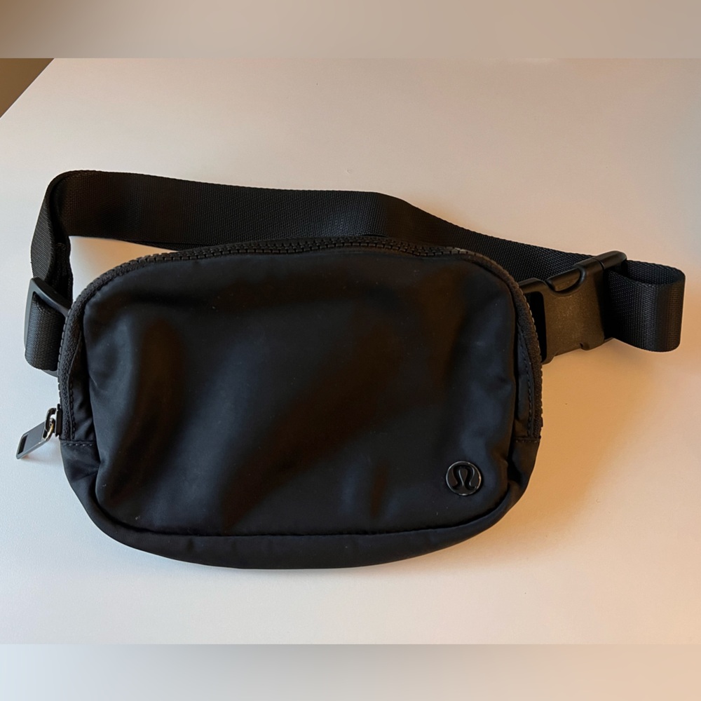 Lululemon Everywhere Belt Bag 1L Black/Black